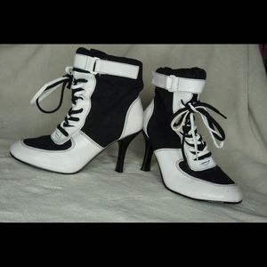 COMFY Black and White Heels!